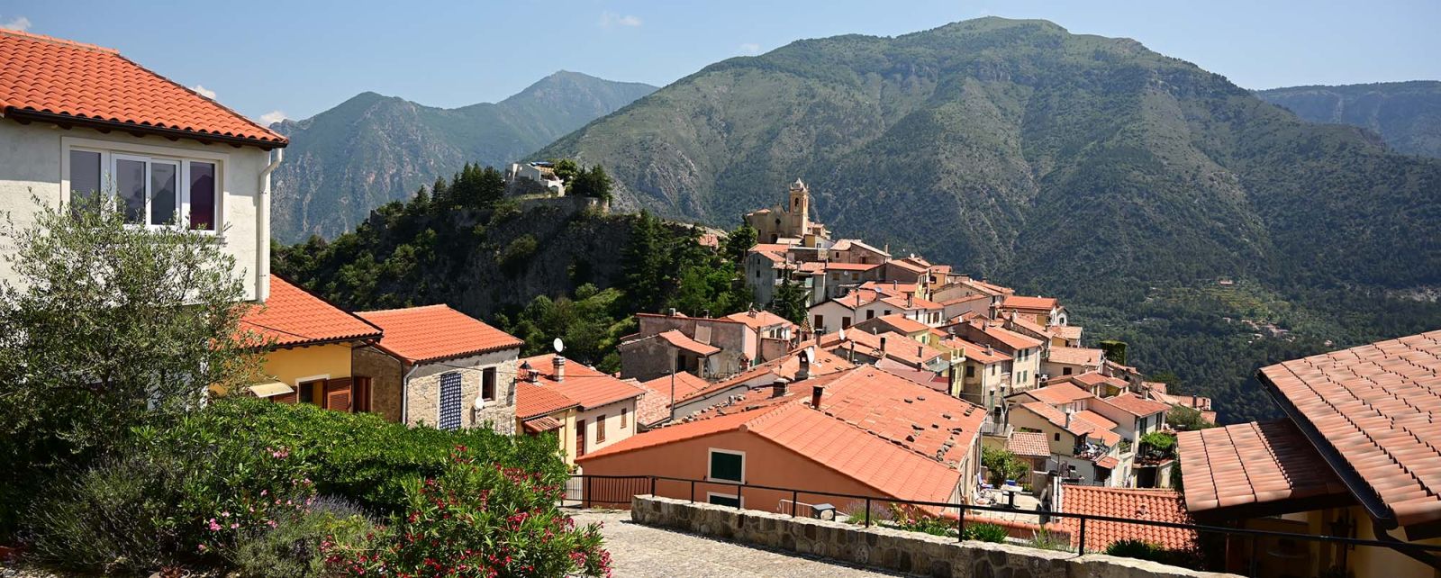 Toiture des maisons de la ville de breil-sur-roya